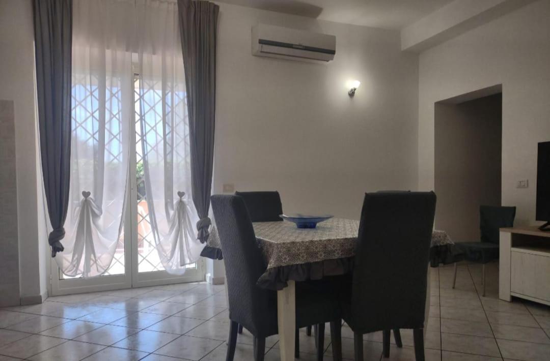 Lizzies Hus Apartment Фиумичино Екстериор снимка